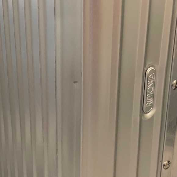 Rimowa "Classic" Aluminium Carry On - Picture 5 of 8
